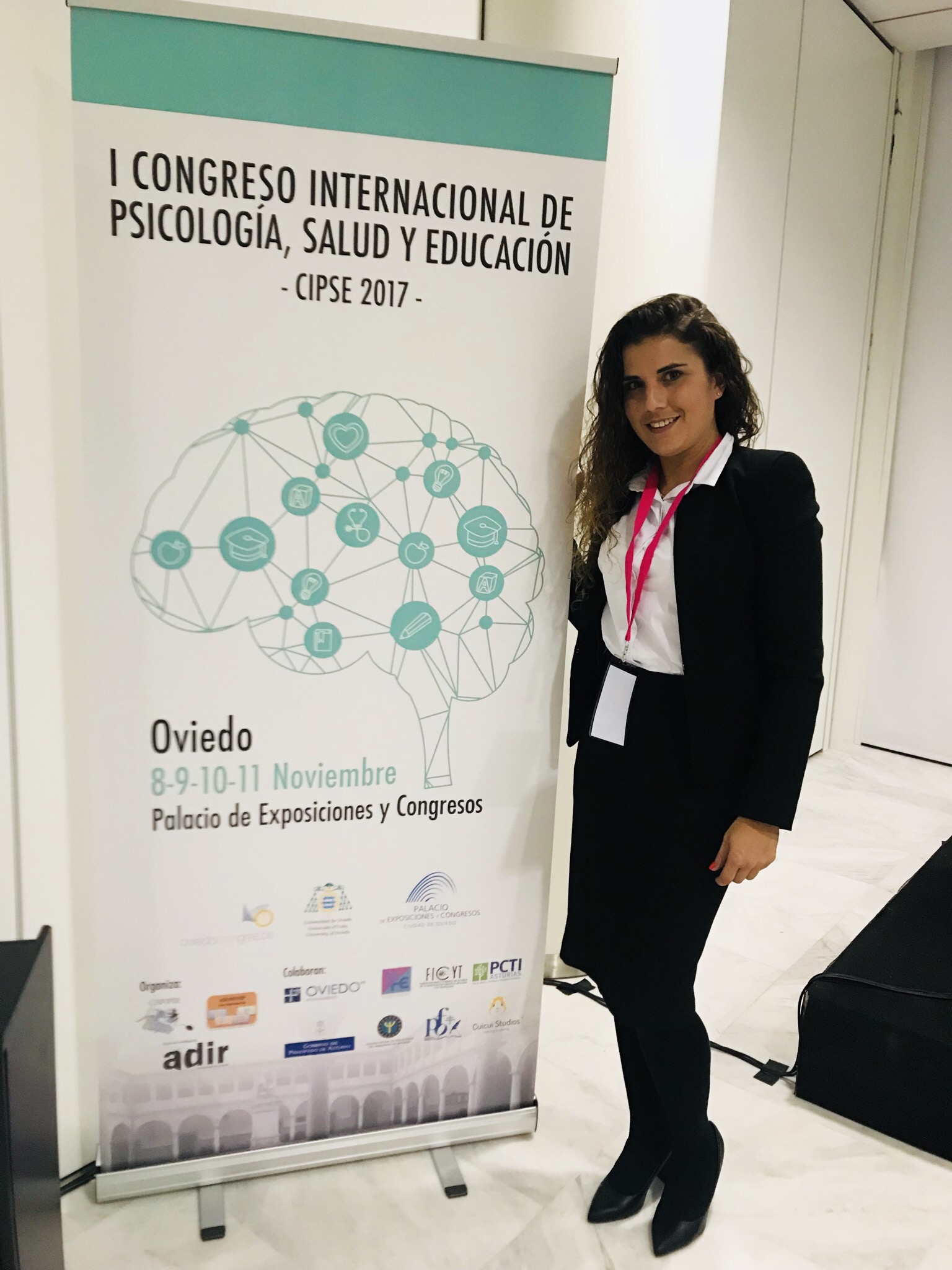 Dra. Zaira Santana-Amador con el cartel del congreso cipse